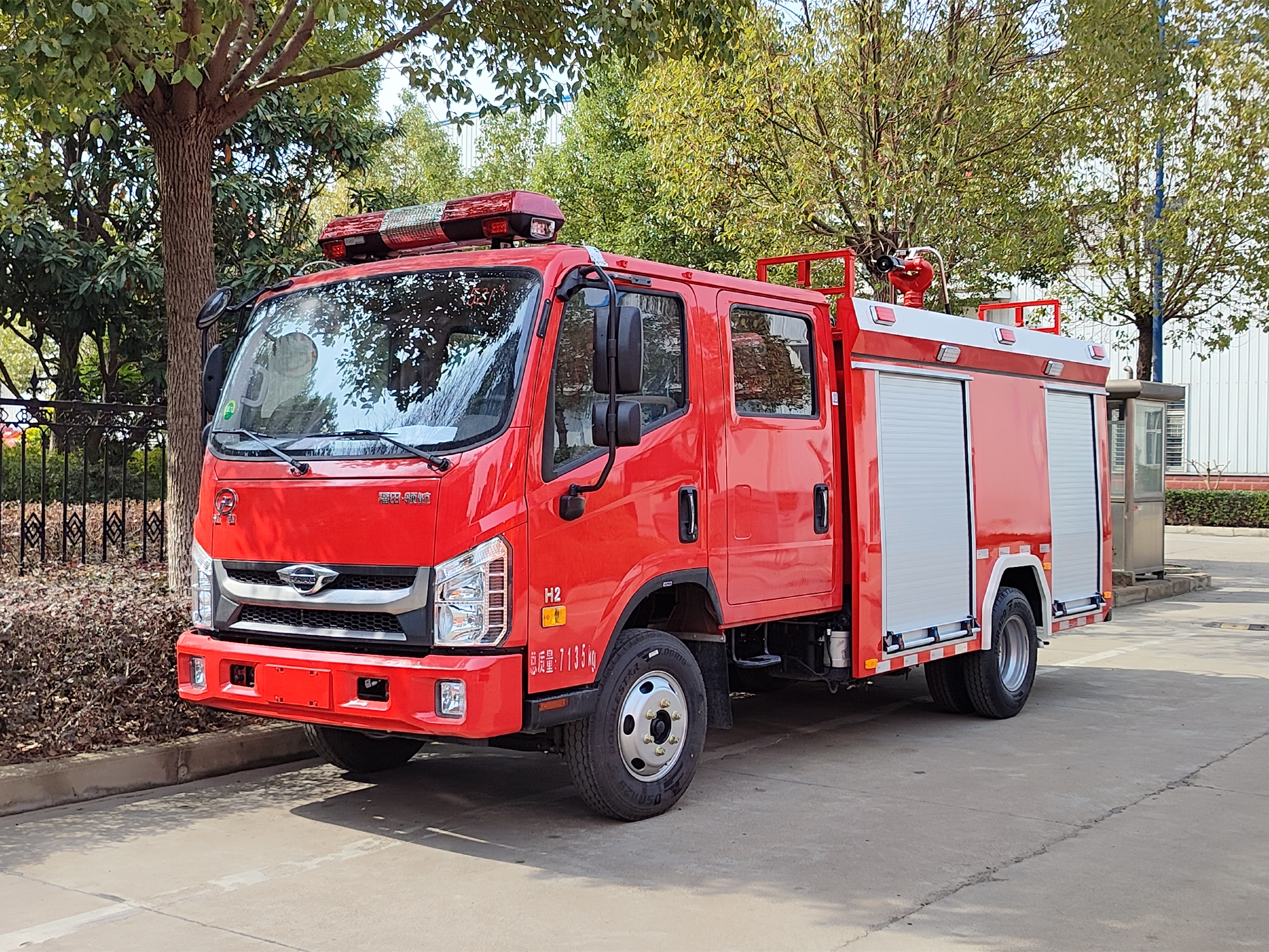 福田领航3吨水罐消防车