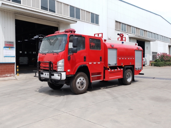 五十铃越野3.5吨水罐消防车