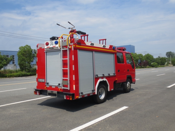 蓝牌五十铃1吨水罐消防车