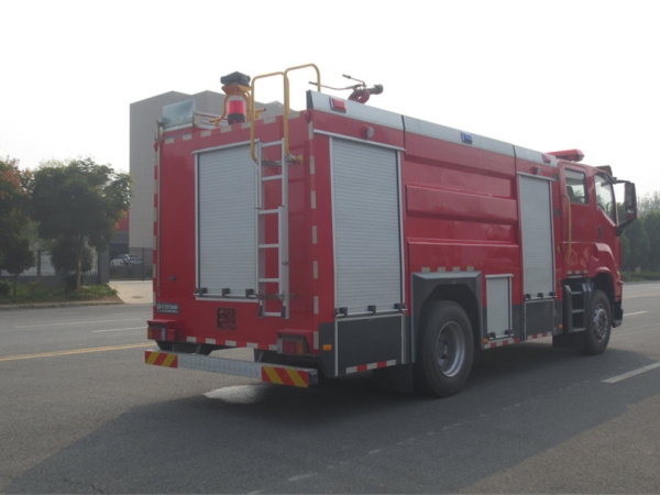 五十铃6吨水罐消防车