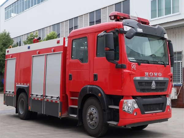 重汽8吨水罐消防车