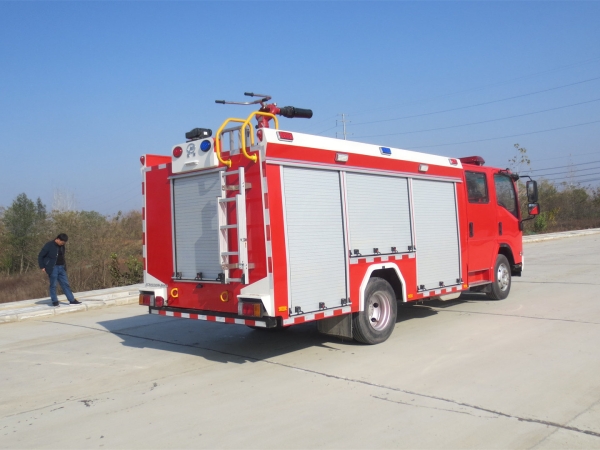 五十铃3.5吨水罐消防车