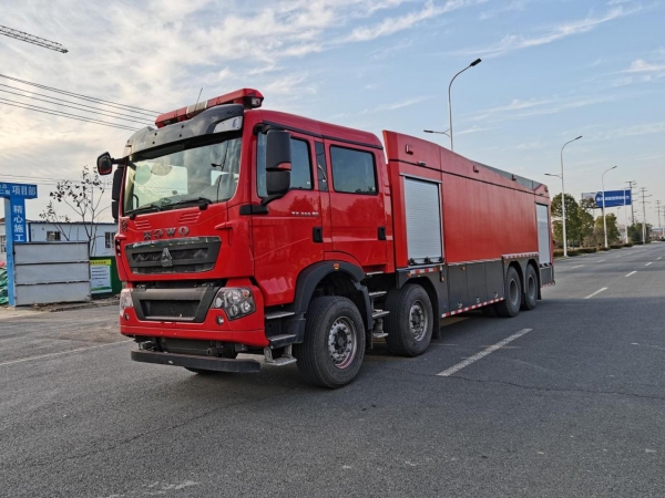 重汽18吨水罐消防车