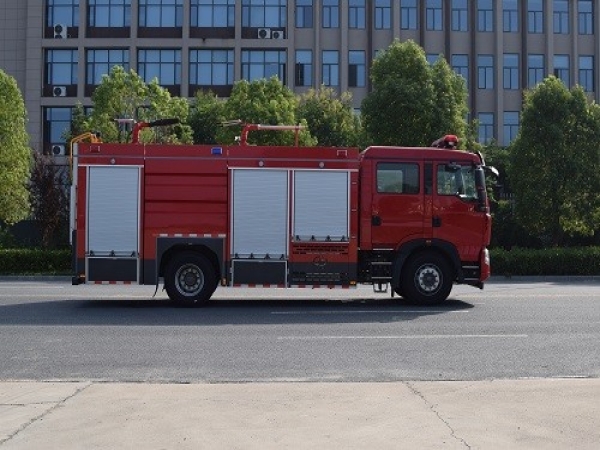 江特牌JDF5190GXFGP70/Z6型干粉泡沫联用消防车
