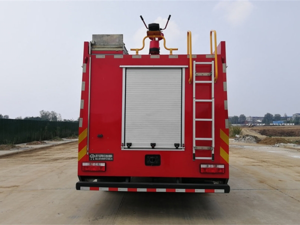 东风7吨水罐消防车