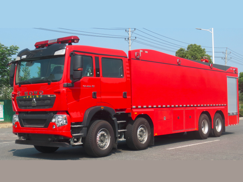 重汽豪沃25吨水罐消防车