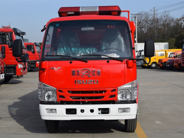 五十铃2吨水罐消防车