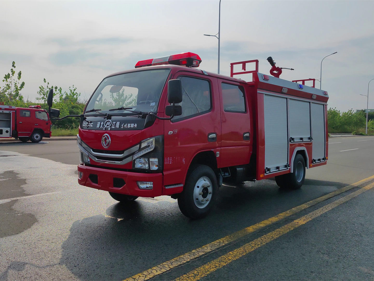 东风2.5吨水罐消防车