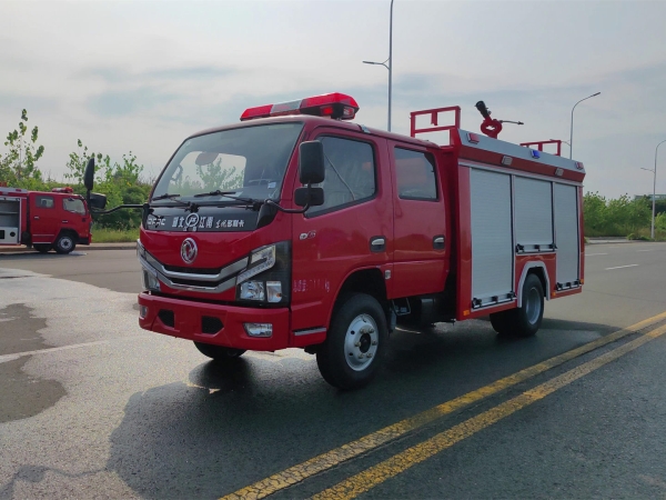 东风2.5吨水罐消防车
