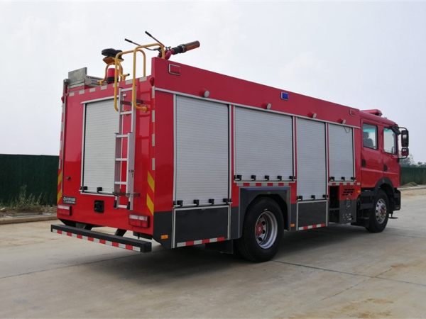 东风7吨水罐消防车