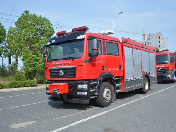 5.6吨重汽压缩空气泡沫消防车