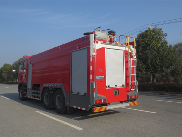 重汽16吨水罐消防车