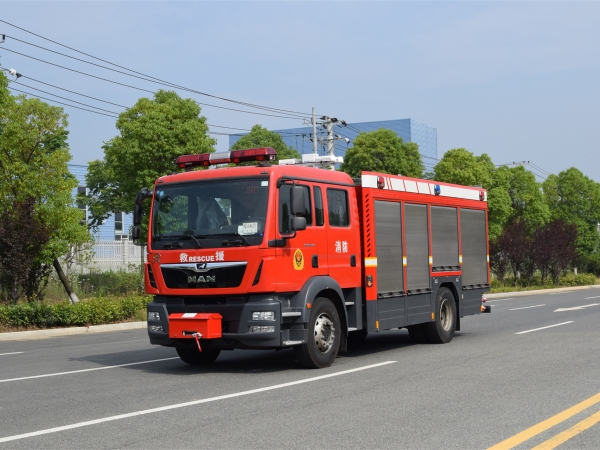 4吨曼恩压缩空气泡沫消防车